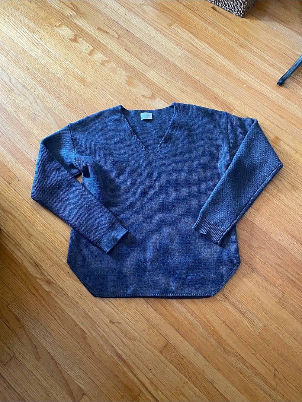 Wilfred  Merino Wool V-Neck Sweater in Charcoal